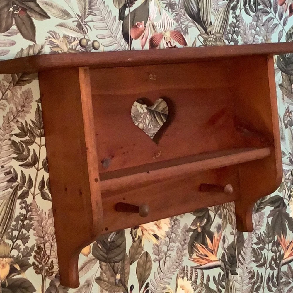 Vintage Cottagecore Solid Wood Heart Cutout Wall Display Peg Shelf
